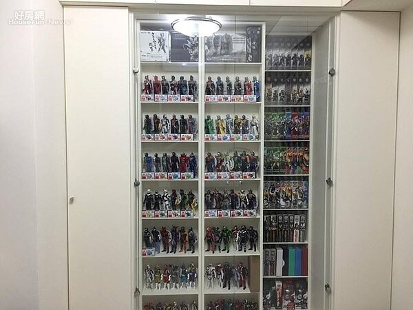 2. 大公仔櫃裡,輪流更換十幾年來的收藏。