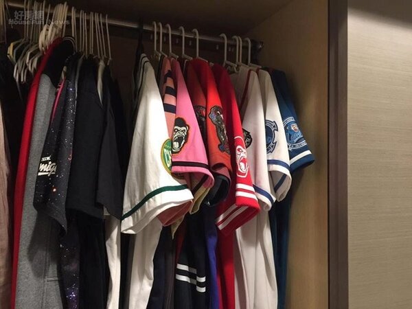 3.	杜堽近年收集棒球衣，會穿去看球賽。
