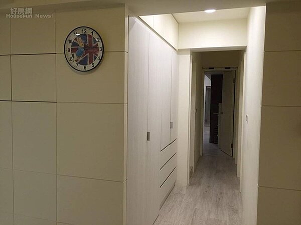 7. 從客廳走向四個房間的通道。