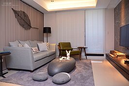 建案開工之時，中麗建設董事長林秀梅就有提過除了結構安全特別請結構技師戴雲發督導外，內部設計也不會忽略，一進客廳就讓人感覺十分不錯；一層兩戶的設計，每戶50坪，總設計費約兩百萬元，單價4萬/坪。