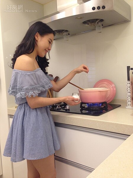 4.	Olivia的三個鑄鐵鍋，粉紅色調很少女系。
