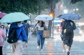 明起天氣更差　低壓系統靠近水氣增　全台溼答答