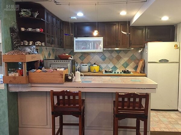 6.目前的住處是經紀公司幫忙找的，有個大廚房讓她可以一展身手！
