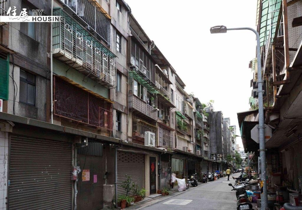 桃園30年以上老屋已達42.3萬宅,市府今年針對部分4至6樓老舊公寓推出微型修繕補助。老屋示意圖