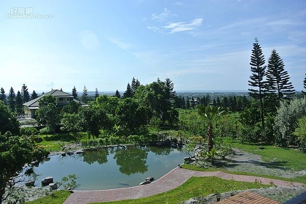 4.	園區佔地3000坪，庭院廣闊綠意盎然。
