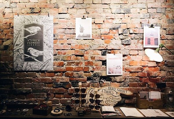 4. 保留由各種紅色構成的人手烤成磚塊。