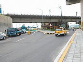 亂！環北路穿台鐵路堤　像走太極圖