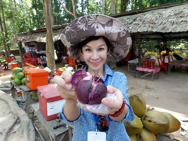 

2.	李秀媛這幾年四處旅遊，與大家分享許多國外美食與景點。（翻攝自李秀媛臉書）

