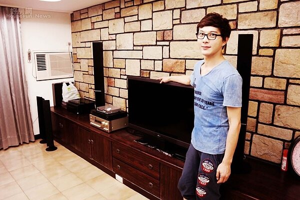 3.	陳孝志篤信風水，東區租屋處客廳大而寬敞。
