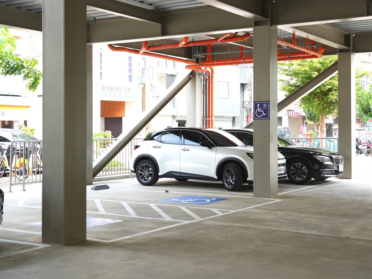 設置2格無障礙停車格，保障使用權利及需求。圖／台中交通局提供