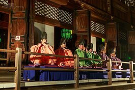 夜晚參拜時若是運氣好，還可在御影堂欣賞到日本傳統樂器演奏。