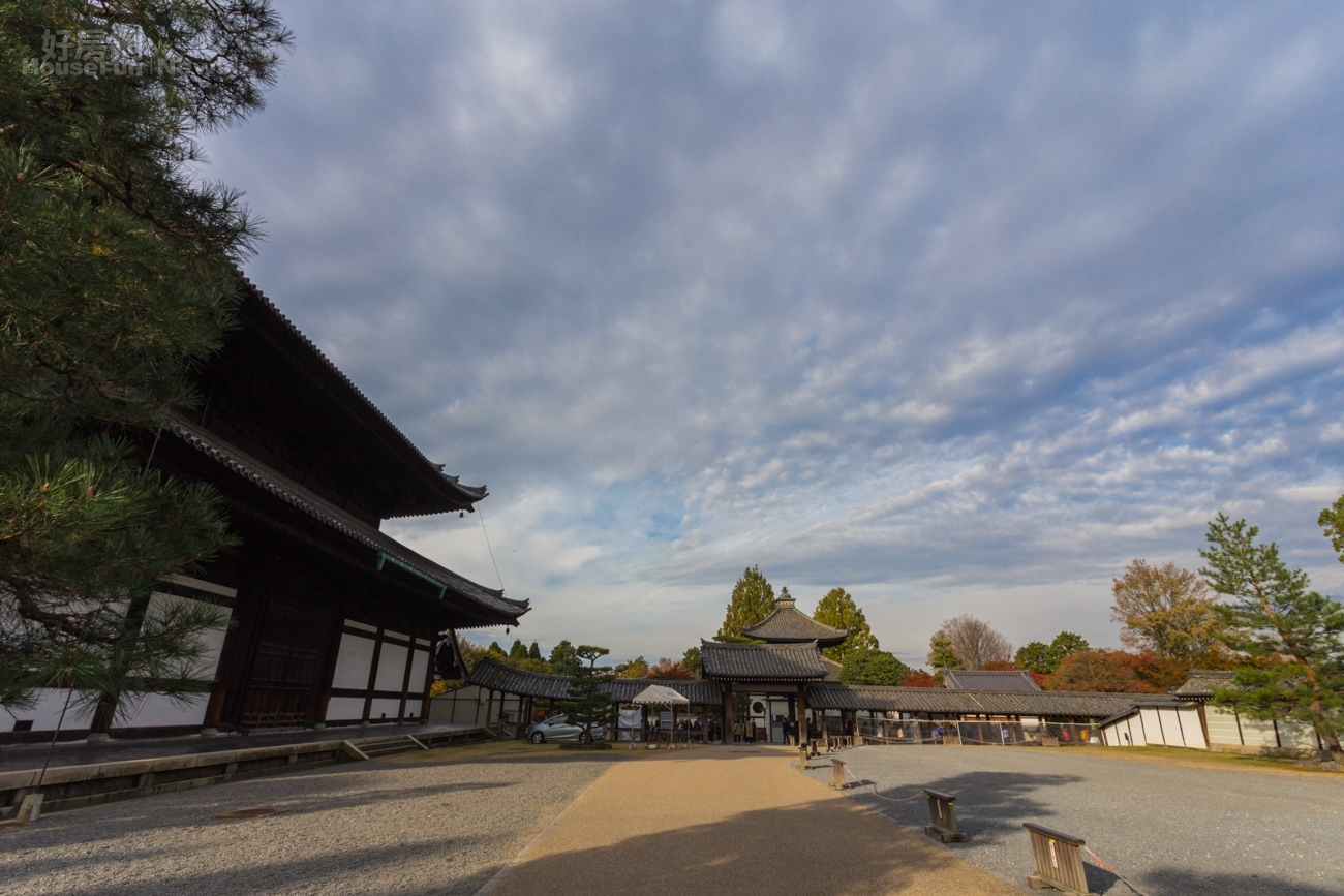 這 就是京都的秋 遠遠就看到長長的人龍 因此要到東福寺賞楓 起個一大早是一定要的 要不然只能看著人龍嘆氣 圖輯