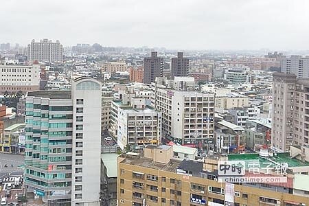 市府從去年7月起調漲房屋稅達60%,讓許多民眾錯愕。(甘嘉雯攝)