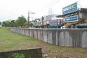 宜蘭橋頭築防洪牆　民：又高又醜