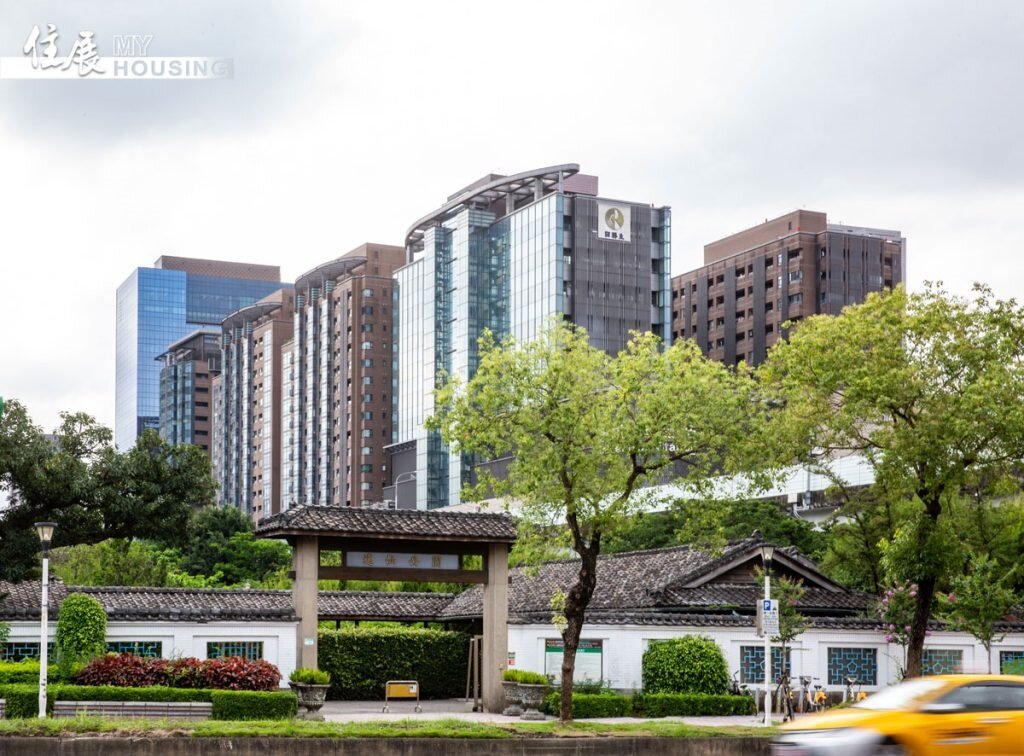 地上權房屋的轉售價格受到年限影響,圖為台北地上權住宅『京站花園廣場』。
