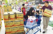 一個颱風兩樣情－量販店業績狂飆逾3成