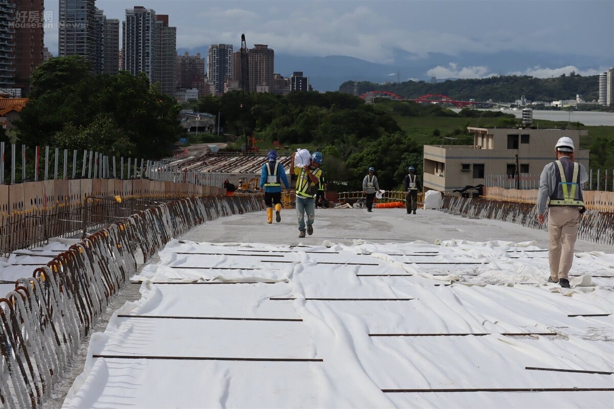 淡北道路持續施工中，目標是2029年6月主線通車。圖／新北市政府提供