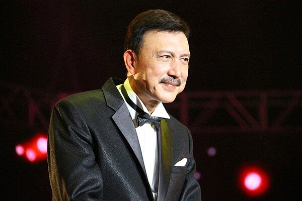 余天日前向媒體說明家中經濟狀況,除了房貸尚未還清外,還有家人要顧,每月支出大。(翻攝自余天 Yu Tian粉絲團)