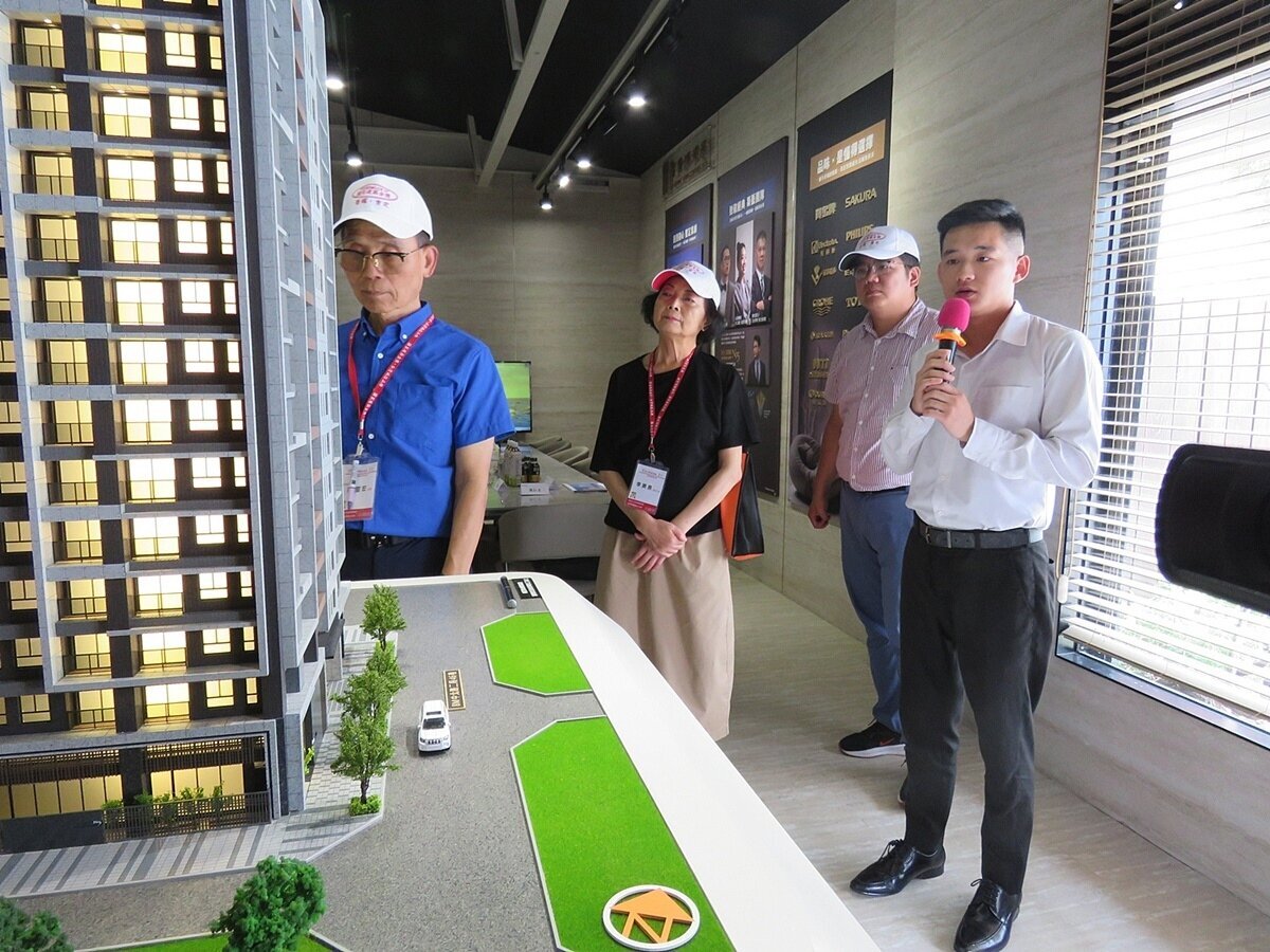 台灣永續關懷協會持續打造優質、可信任的購屋環境，讓「國家建築金獎」暨「台灣誠信品牌」評選獲得重視、得獎代表屢獲多任總統接見。圖／台灣永續關懷協會提供