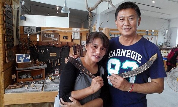 1.	馬秋與警界退休的老公，共創了「法拉撒工坊」。

