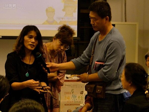 7.在教學創作的路上,馬秋與老公一路相互扶持。