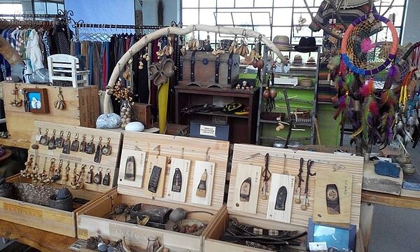 9.飾品以木盒裝盛,讓人愛不釋手。