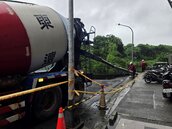 連日豪雨掏空排水護岸　高雄水利局緊急灌漿