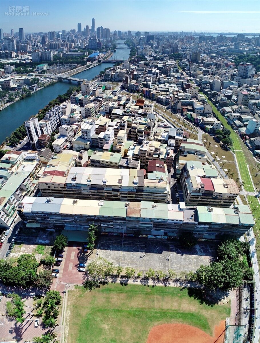 高雄河濱商城於2021年5月自主成立都市更新會推動重建。圖/高雄市都發局提供