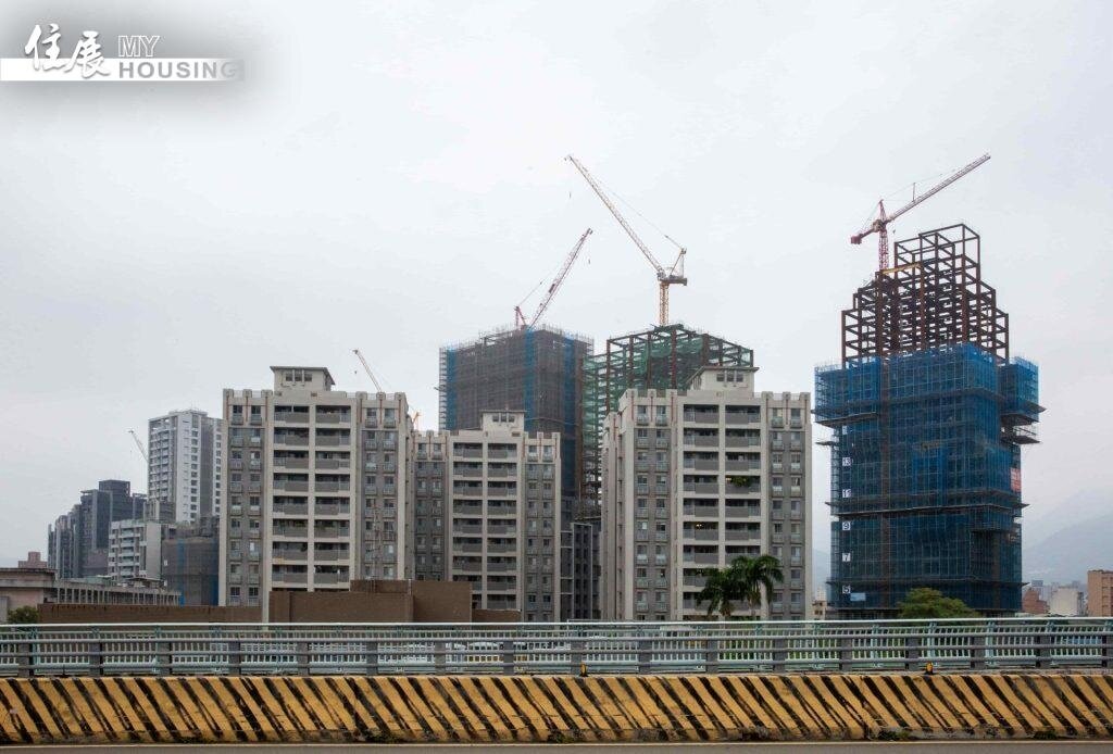 房市信用管制持續,建材大聯盟指出,房市降溫已衝擊建材、裝修等營建供應鏈,部分產業訂單及銷售明顯下滑。建案施工示意圖