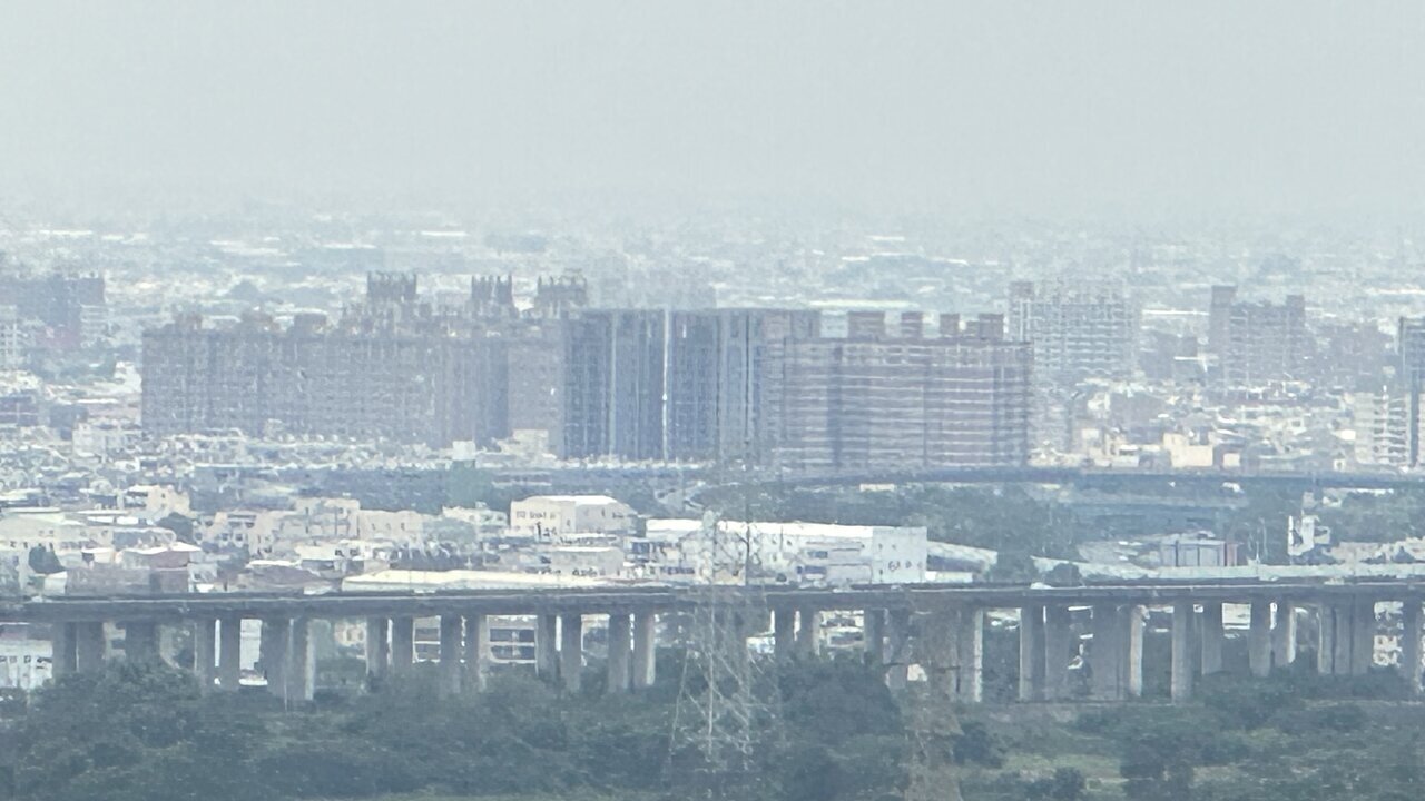 「彰化縣預售屋地圖 2.0-預售屋建案公開資訊服務平台」，新增「關鍵字搜尋」與「多條件篩選」等多項智慧功能，提供縣民更精準、流暢且直覺的預售屋查詢體驗。 記者劉明岩／攝影 