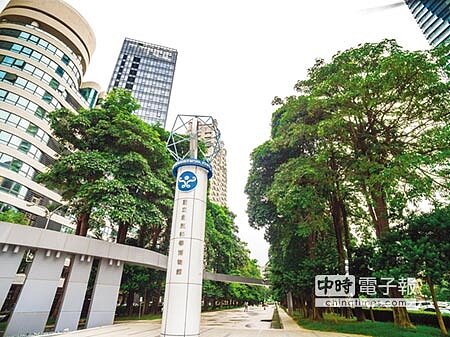 草悟道房市訴求機能地段與綠景觀,區段內的科博園道首排豪宅釋出量少,想入住還得靠運氣。圖/王妙琴