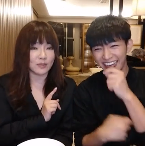 炎亞綸在直播中透露,自己目前正在看房。(翻攝自唐立淇臉書)