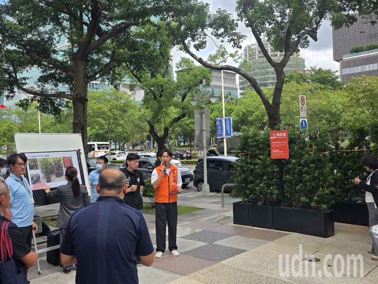 北市會議工務委員會上午考察無菸城市。記者楊正海／攝影 
