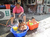 焚風燒台東大武　38.3℃「熱爆了」