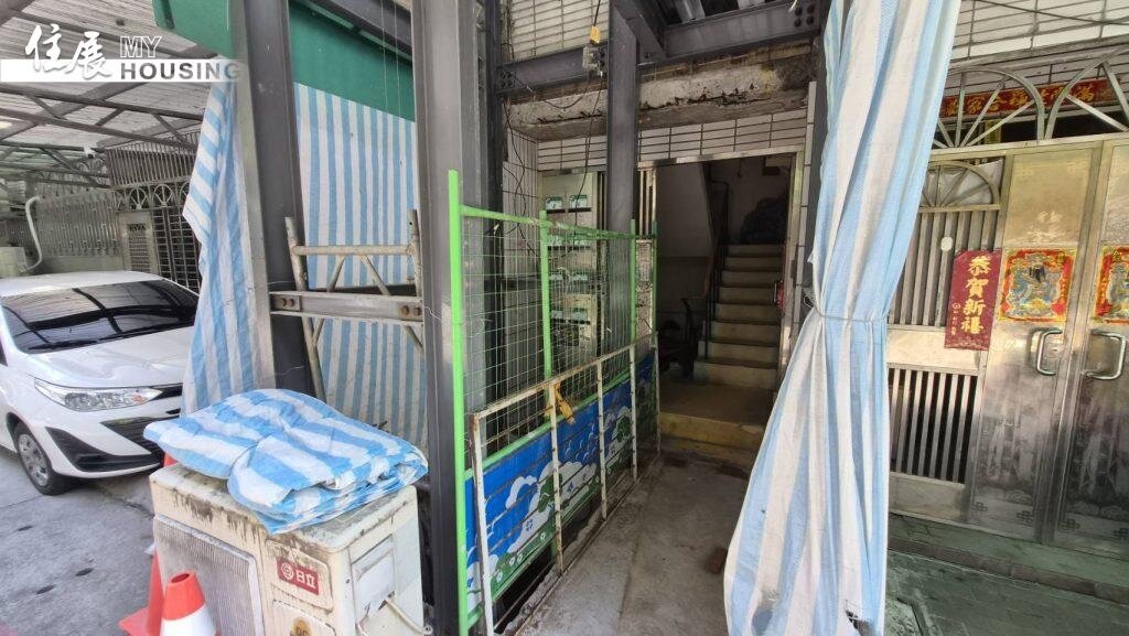 富台社區電梯外掛施工情形。圖／朱福山
