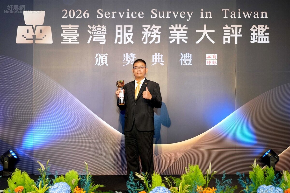 永慶房產集團加盟事業處總經理莊志成表示，10度獲獎榮譽，屬於永慶不動產全台店東長和第一線夥伴。圖／永慶房產集團提供