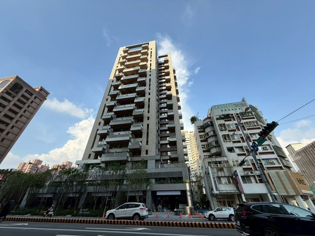 『冠德崇德綻』採先建後售模式，規劃39至59坪、3至4房產品，呼應換屋族對中大坪數。圖／業者提供