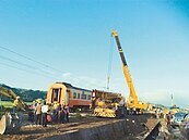 莒光號出軌…搶修近24小時　花東線終於通了