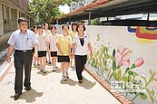 愛國路通學步道落成　跟著昆蟲蹤跡上學趣