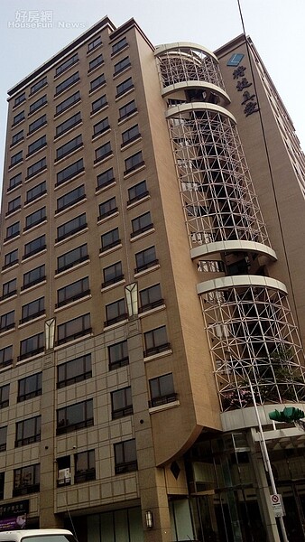 6.「將捷真愛」鄰近中山女高,也是長安東路二段上的指標大樓。