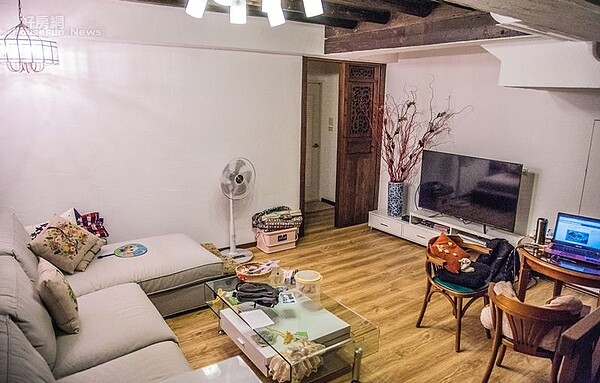 2.家中結合古意與鄉村風的裝潢,全是媽媽一手設計的。