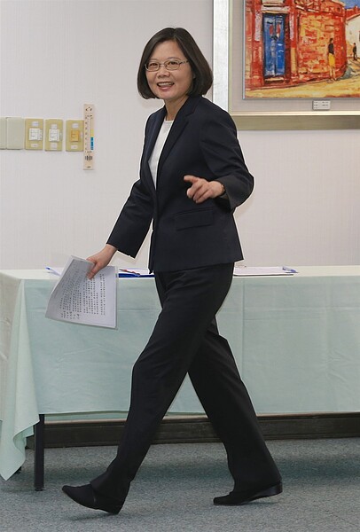 兼任民進黨主席的總統蔡英文,昨天出席主持中常會。 記者黃義書/攝影