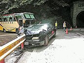 煞車失靈自撞　警跨縣救人