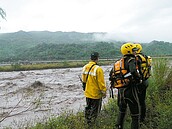 高雄甲仙溪水暴漲　老婦渡溪遭沖走