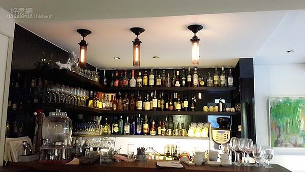 5.吧台豐富而具輕鬆氛圍。