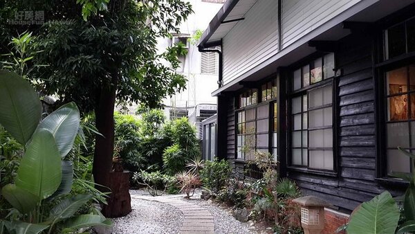 2.這個地點以前是台大宿舍，庭院保留日式老屋風味。

