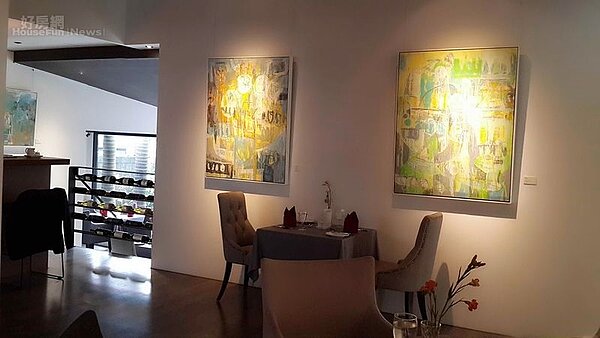 3.室內洋溢著藝術氣息。