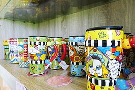 館內的商品收入全部用來支付毛小孩所有費用。
