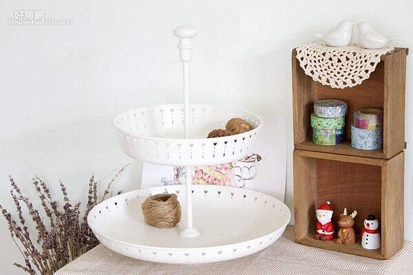 7.把蛋糕架運用成文具架。