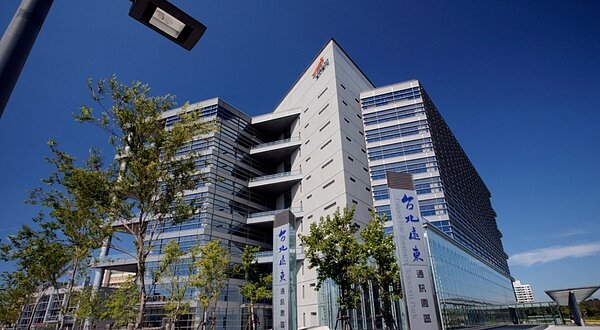 徐旭東宣布遠傳與愛立信將在今年第3季在板橋遠東通訊園區成立台灣第一個5G實驗室(圖/翻攝自wiki)